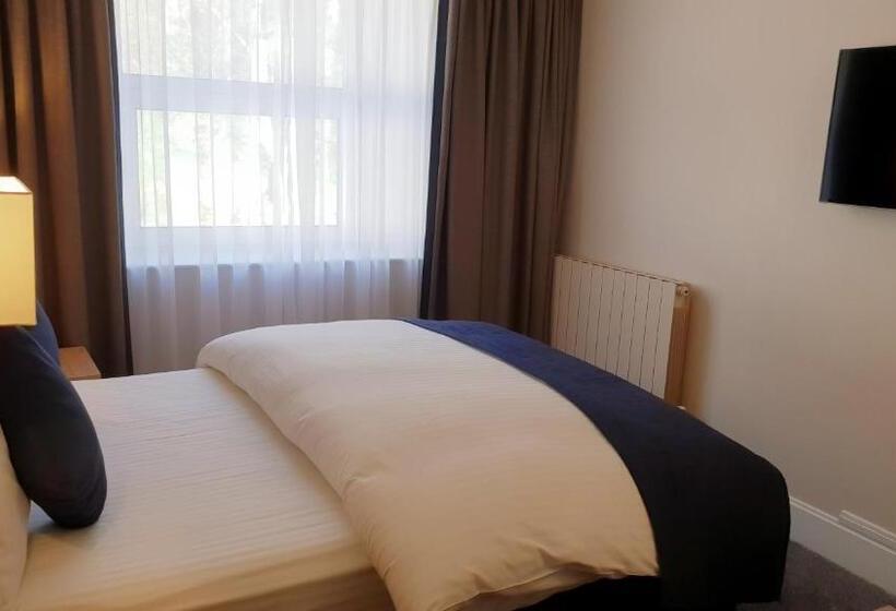 בית מלון כפרי The Empress