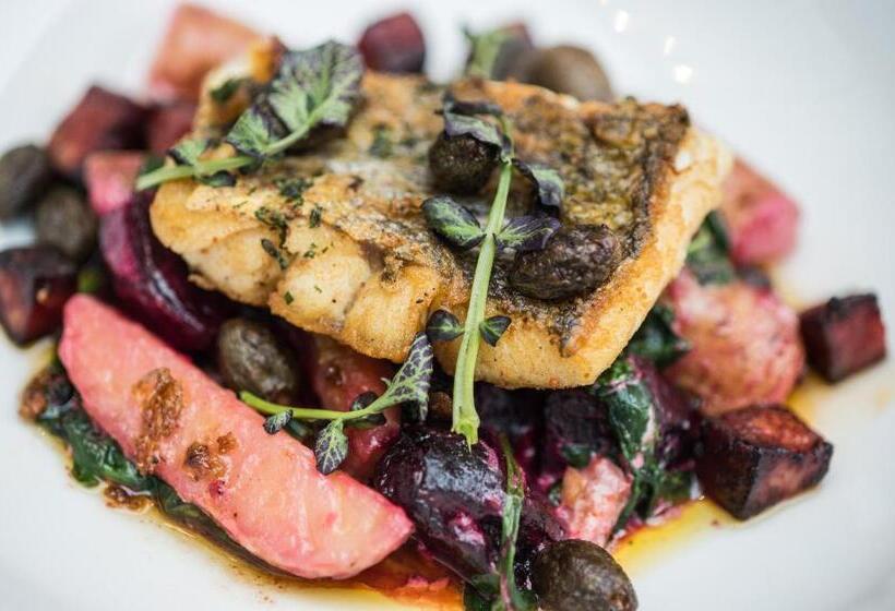 Отель The Grosvenor Arms