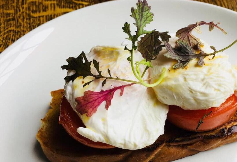 Отель The Grosvenor Arms