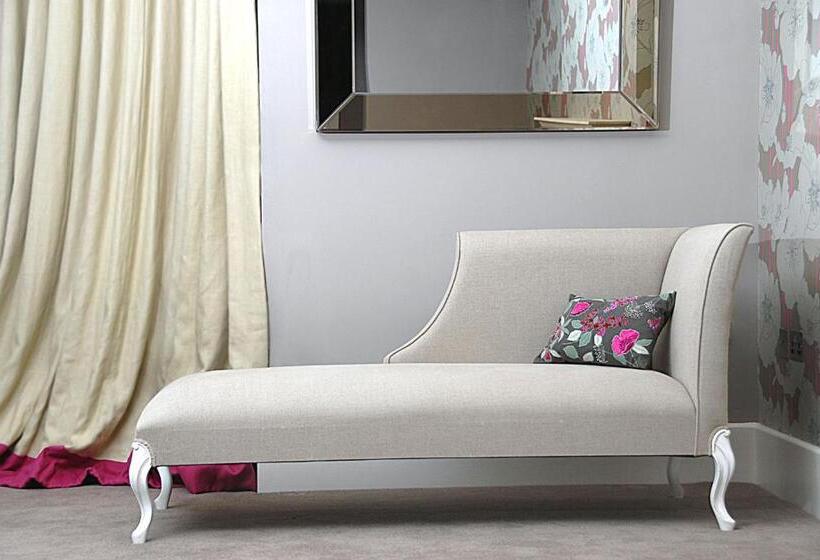 Отель The Grosvenor Arms