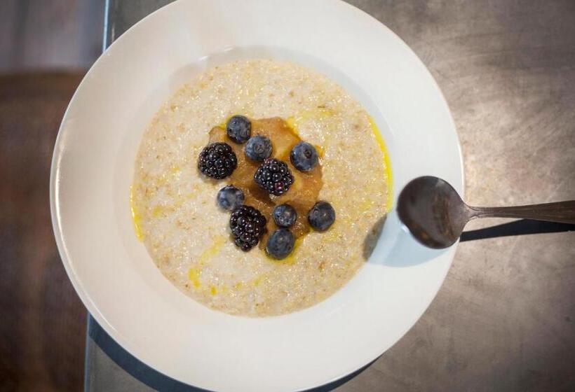 Отель The Grosvenor Arms