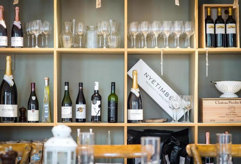 Отель The Grosvenor Arms