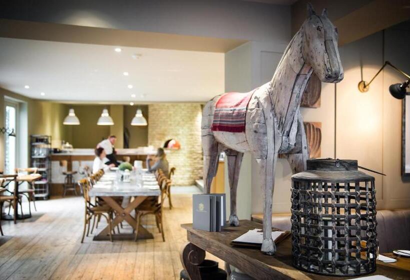 Отель The Grosvenor Arms