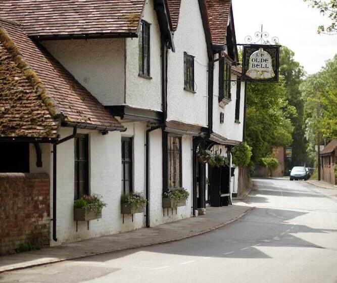 Отель The Olde Bell, Bw Signature Collection