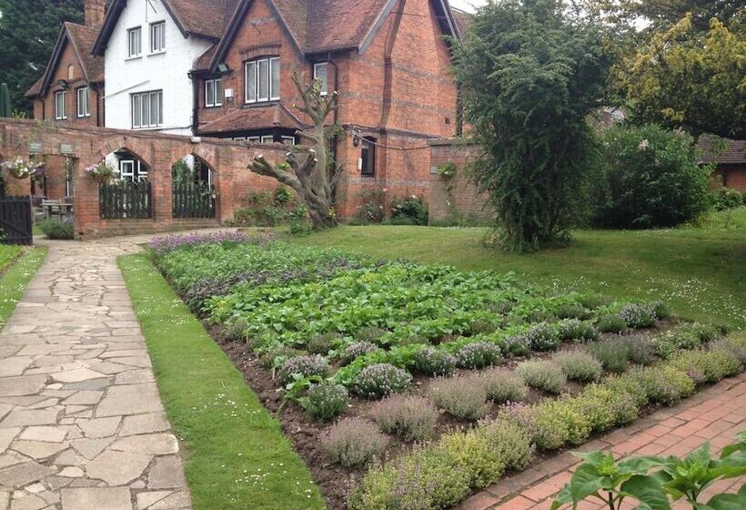 Отель The Olde Bell, Bw Signature Collection