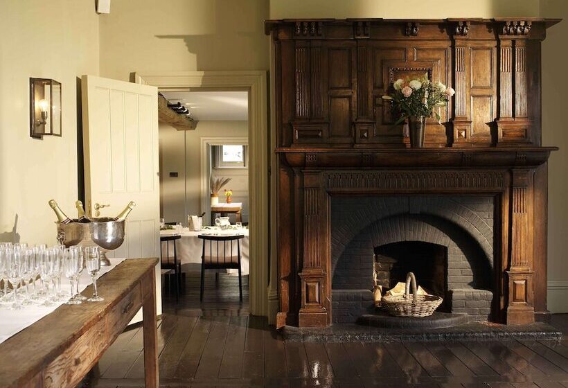 Отель The Olde Bell, Bw Signature Collection