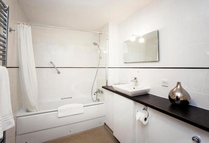 호텔 The Walnut Tree