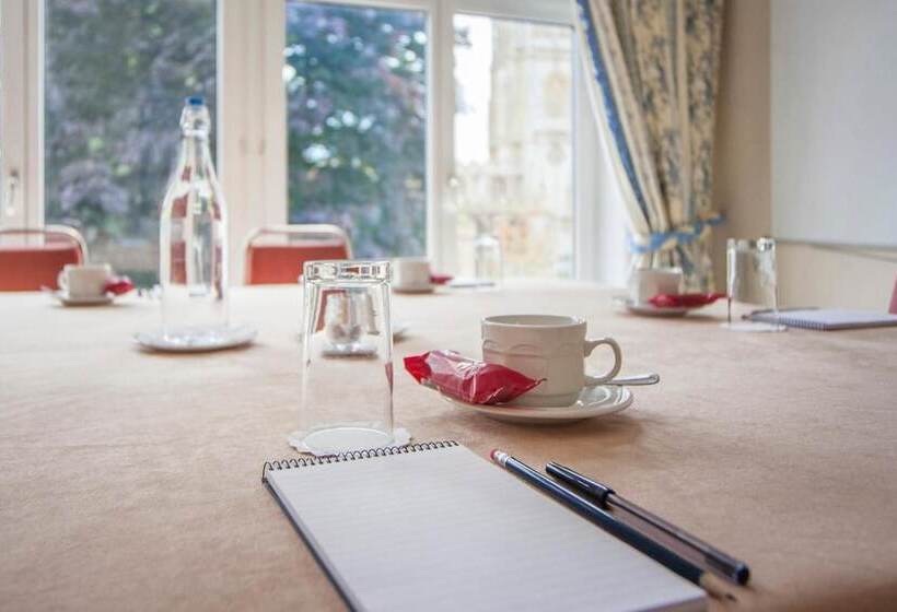 호텔 The Walnut Tree