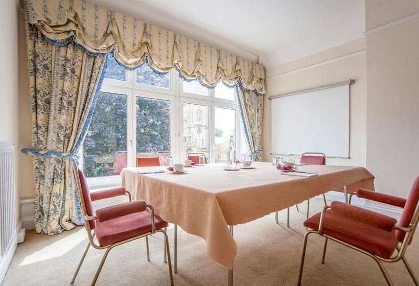 호텔 The Walnut Tree