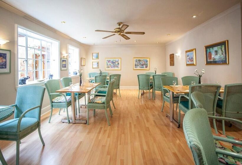 호텔 The Walnut Tree