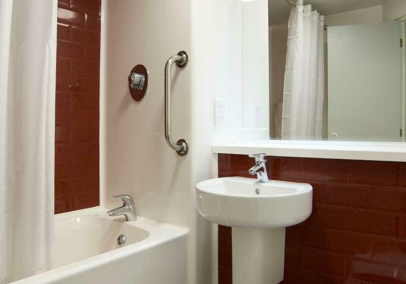 בית מלון כפרי Travelodge London Edmonton