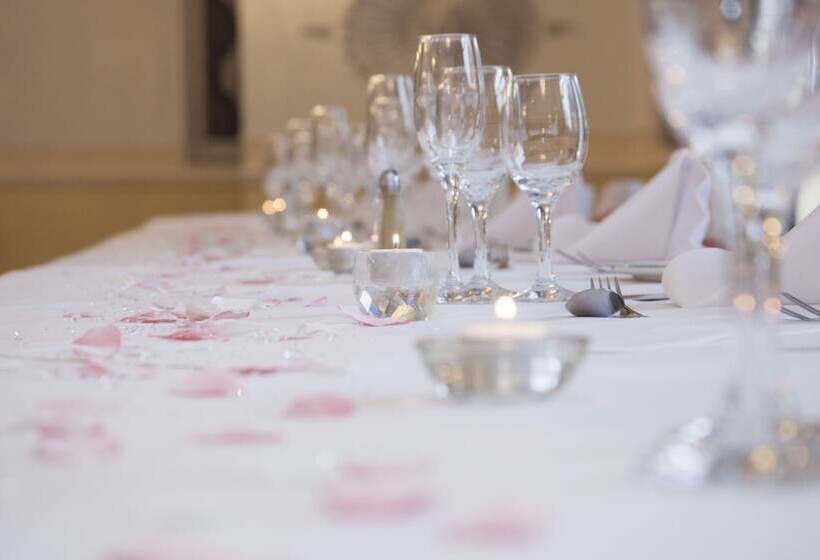 The Victoria Hotel Manchester By Compass Hospitality