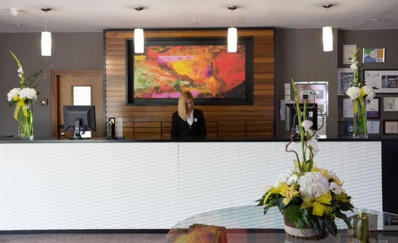 Отель Aubrey Park