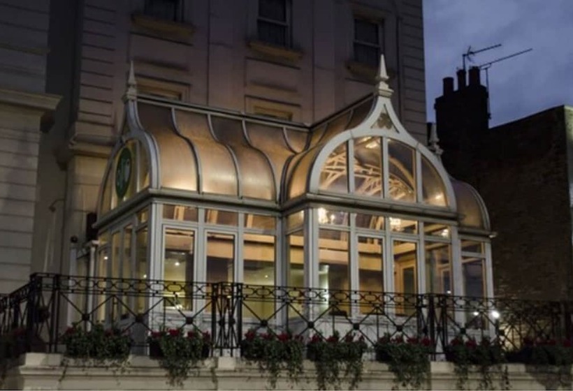 ホテル Corus  Hyde Park