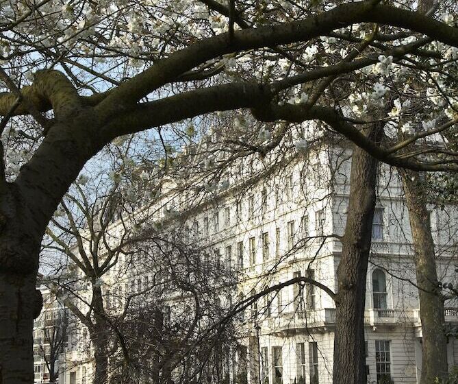 ホテル Corus  Hyde Park