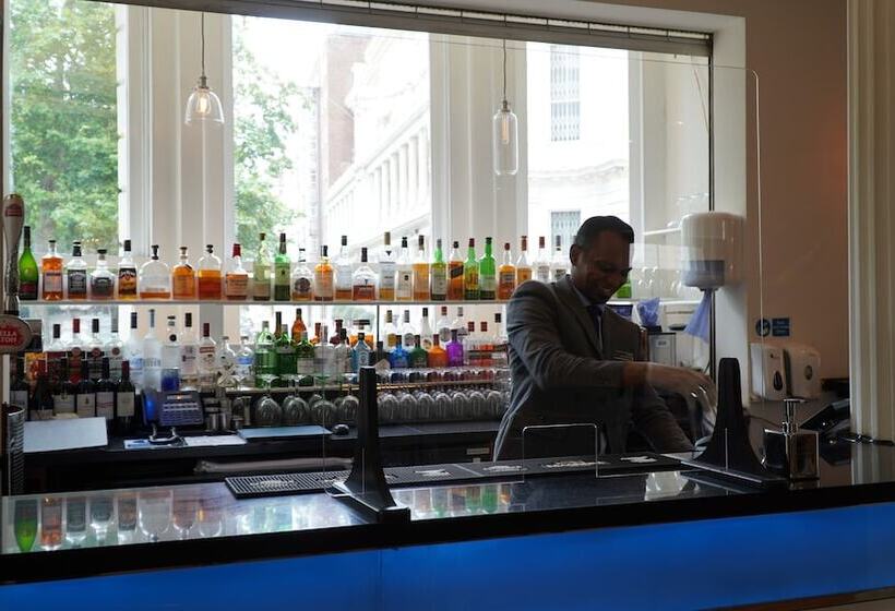 ホテル Corus  Hyde Park