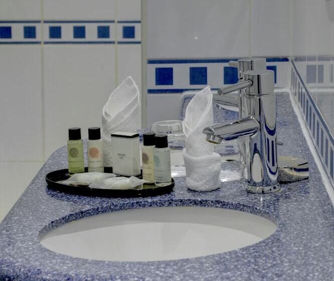 هتل Corus  Hyde Park