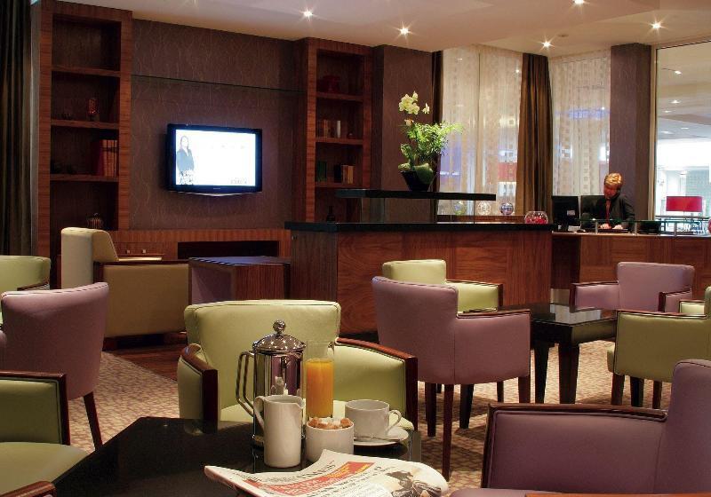 ホテル Crowne Plaza Reading