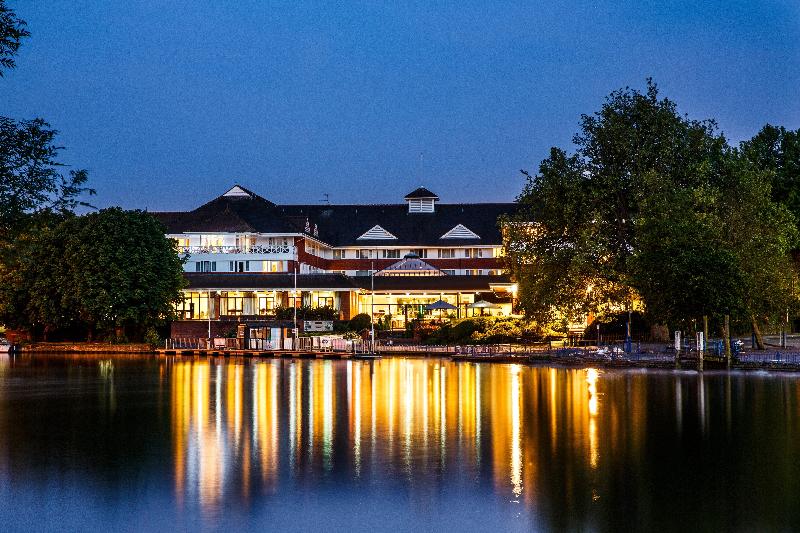 ホテル Crowne Plaza Reading