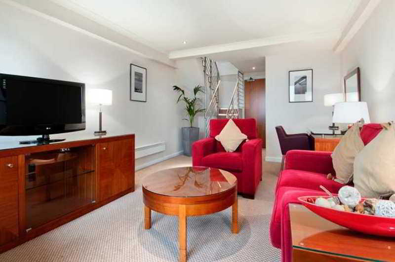 ホテル Doubletree By Hilton Aberdeen City Centre