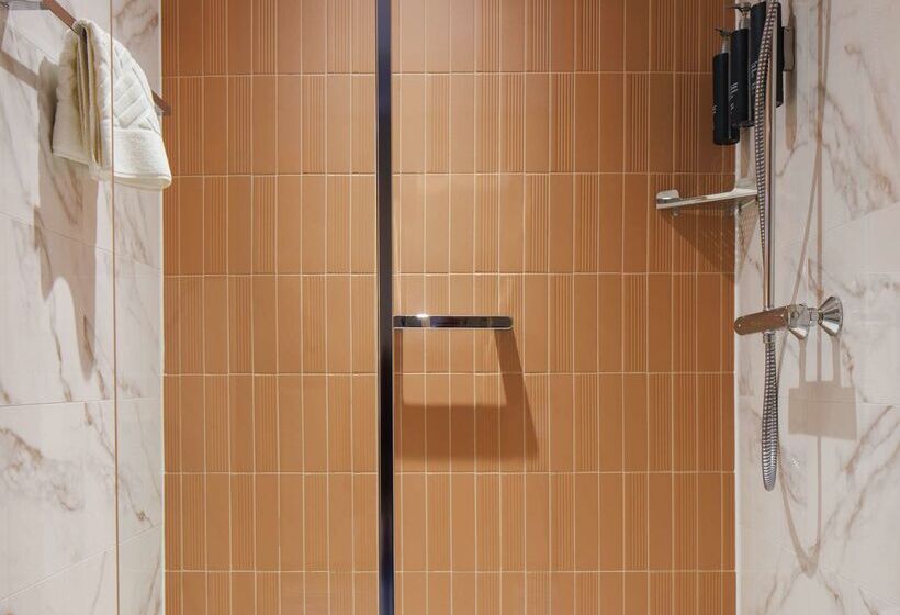 هتل Doubletree By Hilton Coventry