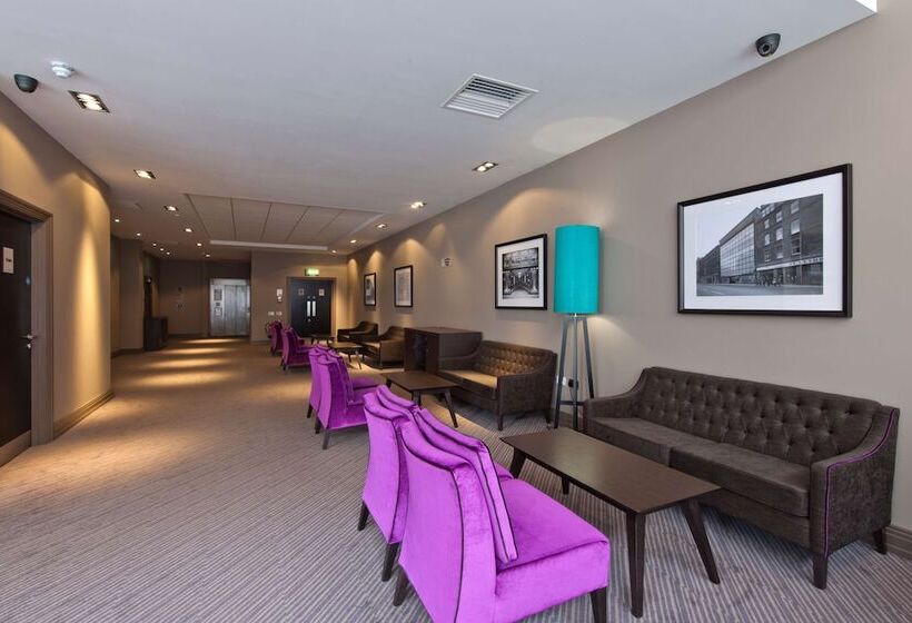 בית מלון כפרי Doubletree By Hilton  Edinburgh City Centre