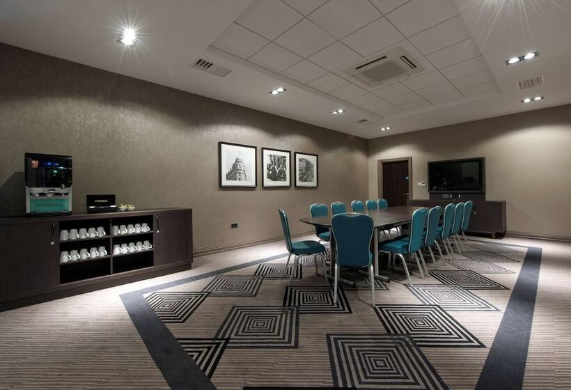 בית מלון כפרי Doubletree By Hilton  Edinburgh City Centre