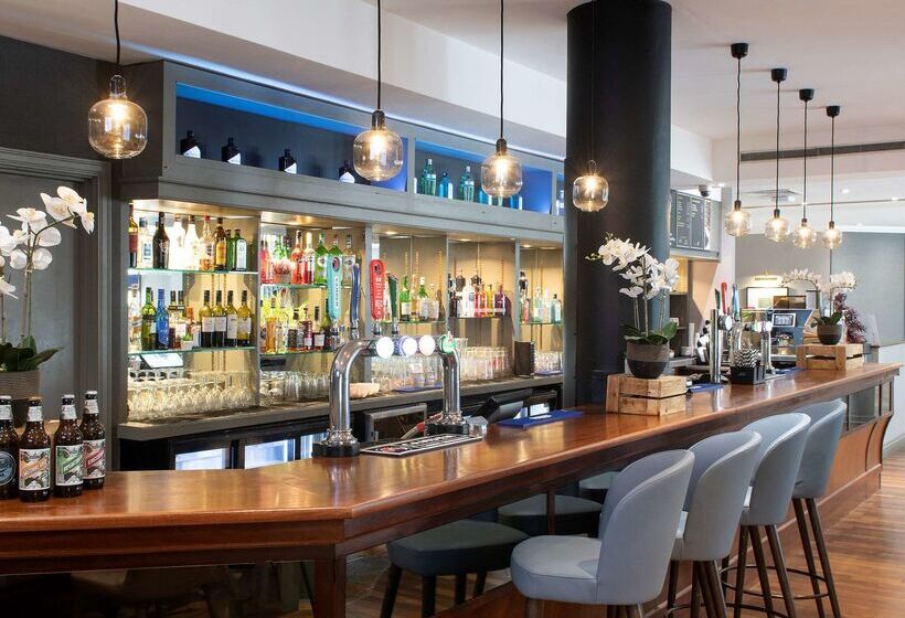 호텔 Doubletree By Hilton  Swindon