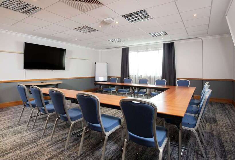 호텔 Doubletree By Hilton  Swindon