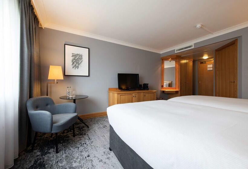 호텔 Doubletree By Hilton  Swindon