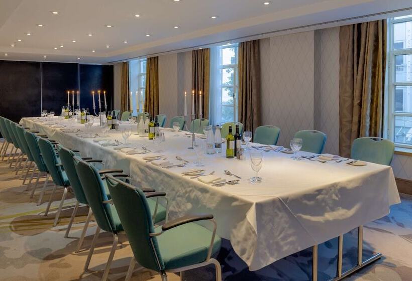 酒店 Hilton Cardiff