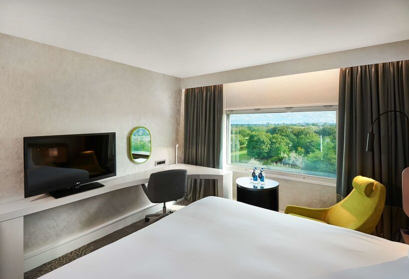 호텔 Hilton London Heathrow Airport