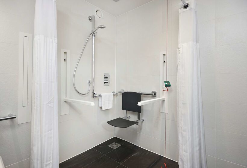 בית מלון כפרי Hilton London Heathrow Airport