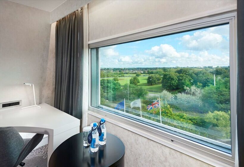 호텔 Hilton London Heathrow Airport