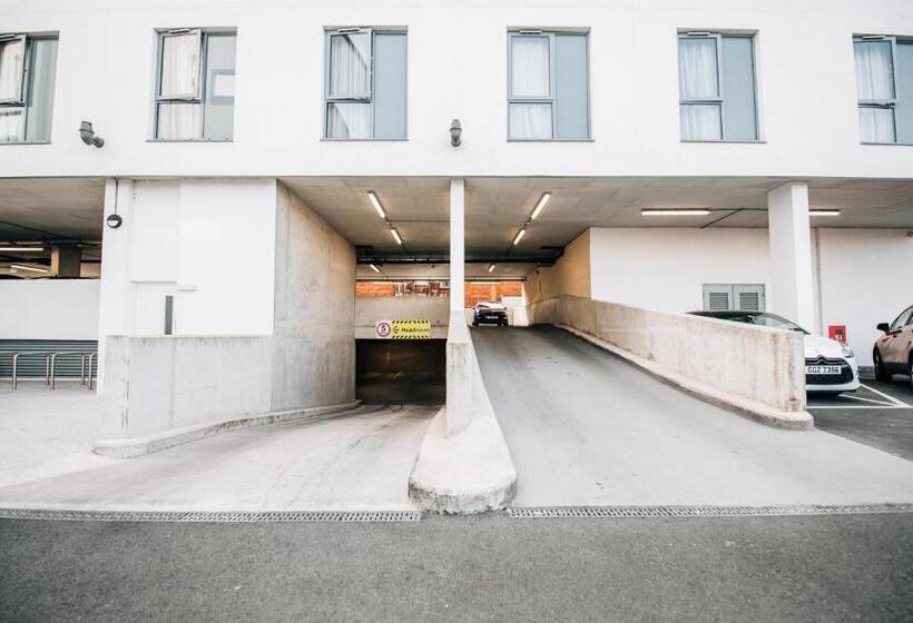 ホテル Holiday Inn Express Belfast City, An Ihg