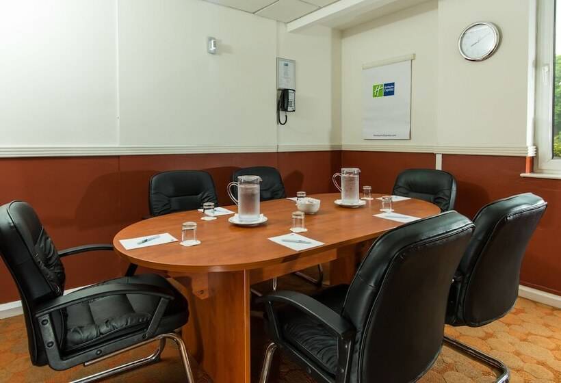 Отель Holiday Inn Express Burton On Trent, An Ihg