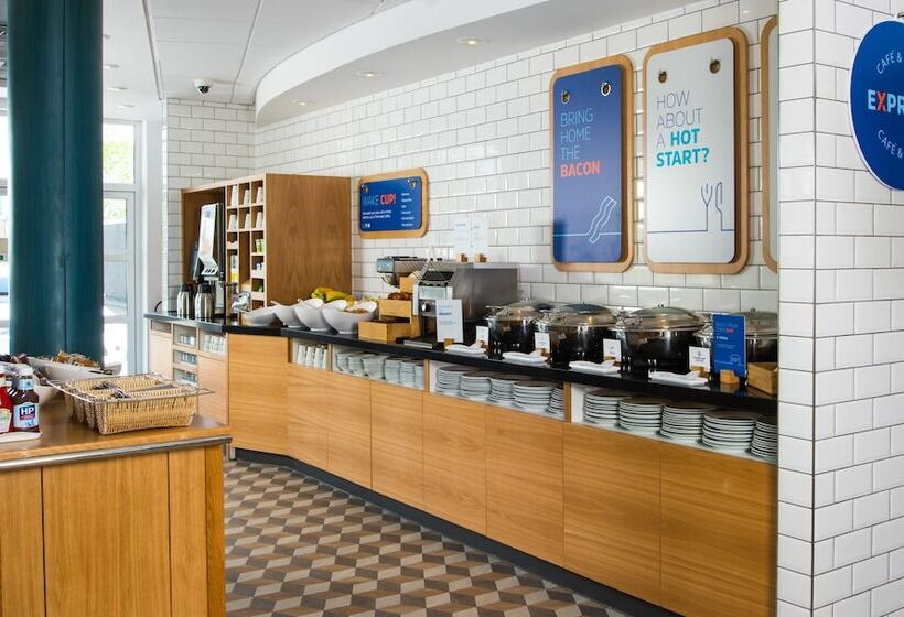 Отель Holiday Inn Express Burton On Trent, An Ihg