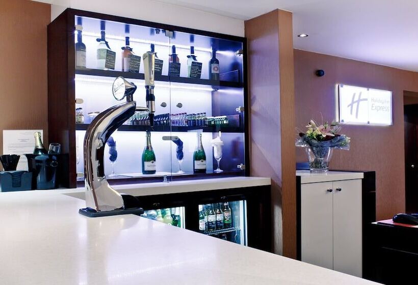 فندق Holiday Inn Express Glenrothes, An Ihg