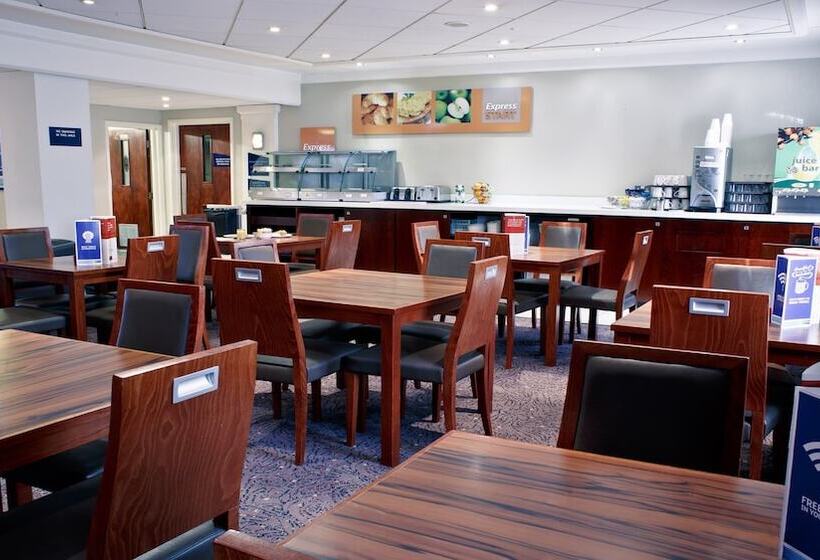 فندق Holiday Inn Express Glenrothes, An Ihg