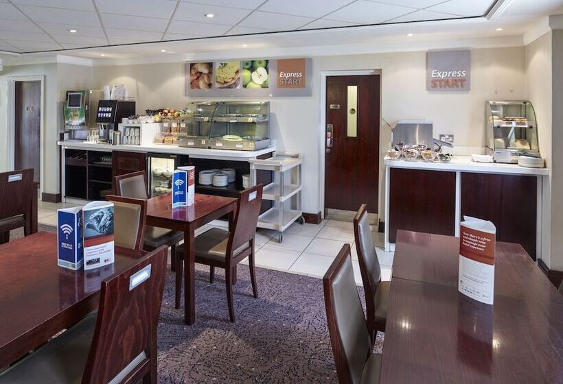 فندق Holiday Inn Express Glenrothes, An Ihg