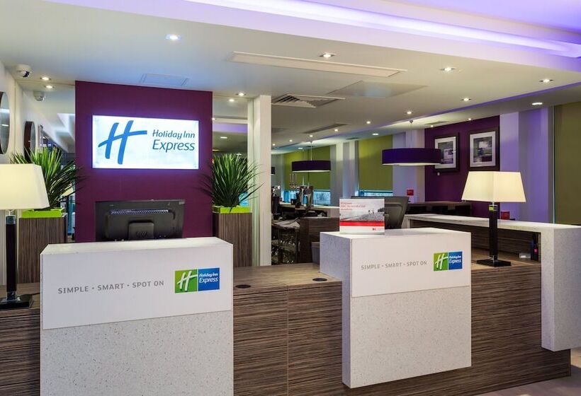בית מלון כפרי Holiday Inn Express Harlow, An Ihg