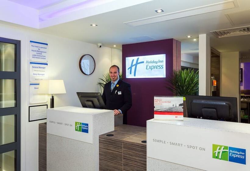 فندق Holiday Inn Express Harlow, An Ihg