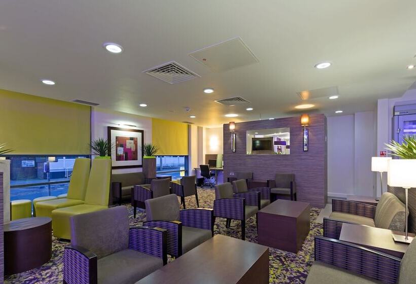 בית מלון כפרי Holiday Inn Express Harlow, An Ihg