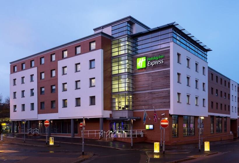 فندق Holiday Inn Express Harlow, An Ihg