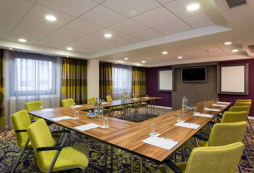 בית מלון כפרי Holiday Inn Express Harlow, An Ihg