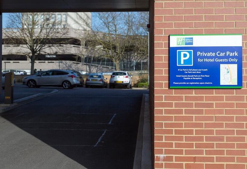 בית מלון כפרי Holiday Inn Express Harlow, An Ihg