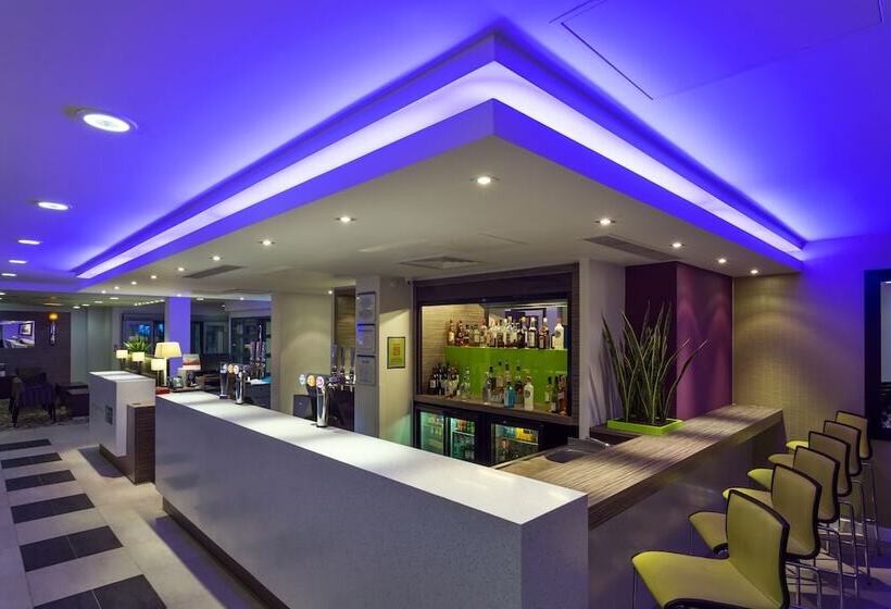 בית מלון כפרי Holiday Inn Express Harlow, An Ihg