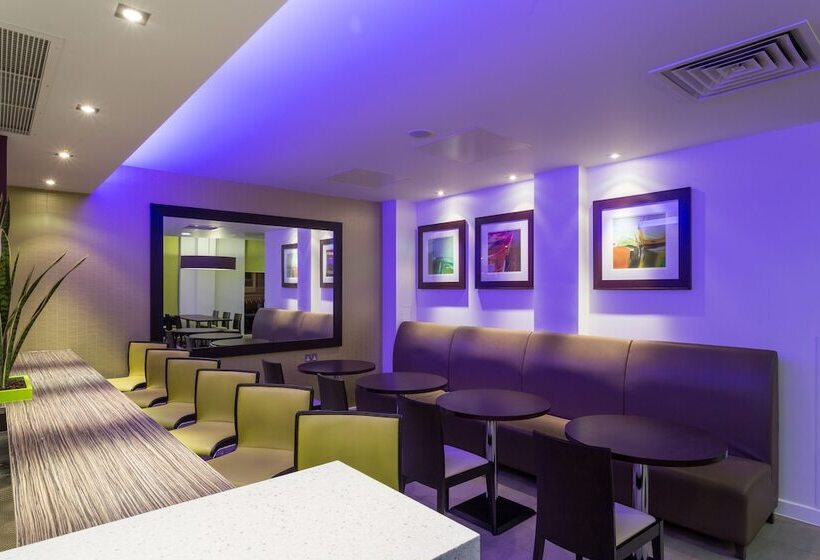 בית מלון כפרי Holiday Inn Express Harlow, An Ihg