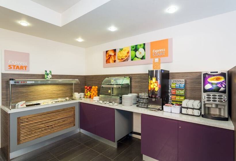 בית מלון כפרי Holiday Inn Express Harlow, An Ihg