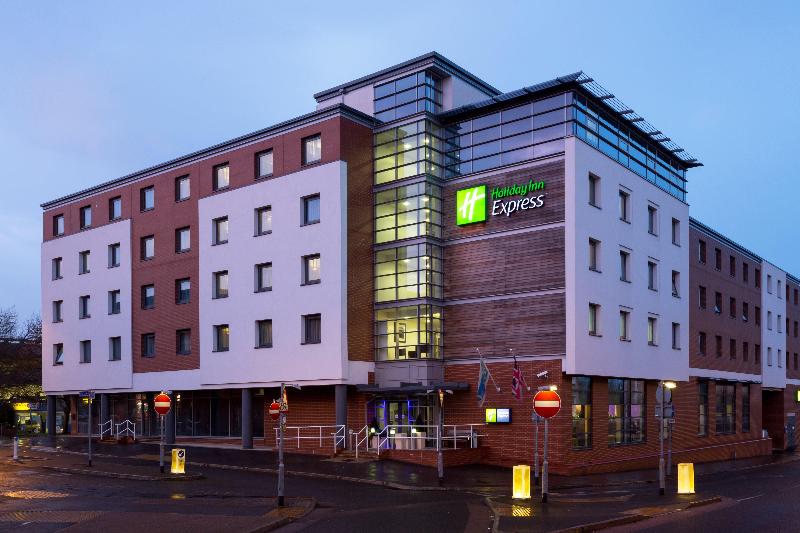 בית מלון כפרי Holiday Inn Express Harlow, An Ihg